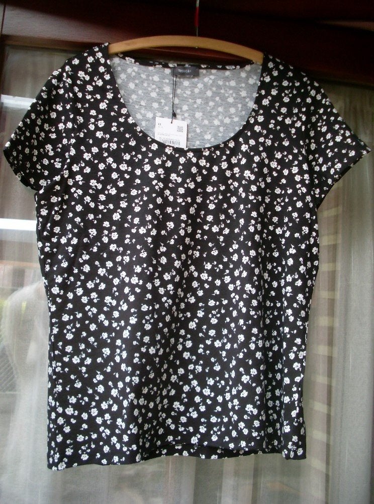 Mooie toffe t-shirt met bloempjes van C&A maat M, Kleding | Dames, T-shirts, Maat 38/40 (M), Blauw, Nieuw, Ophalen of Verzenden