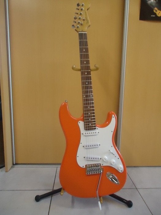 Stratocaster Old Fiesta Red, Muziek en Instrumenten, Snaarinstrumenten | Gitaren | Elektrisch, Ophalen, Zo goed als nieuw, Solid body