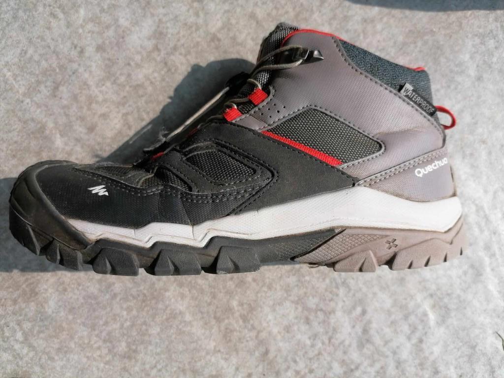 Wandelschoenen maat 36 en 37 en Quecha, Ophalen, Zo goed als nieuw, Schoenen