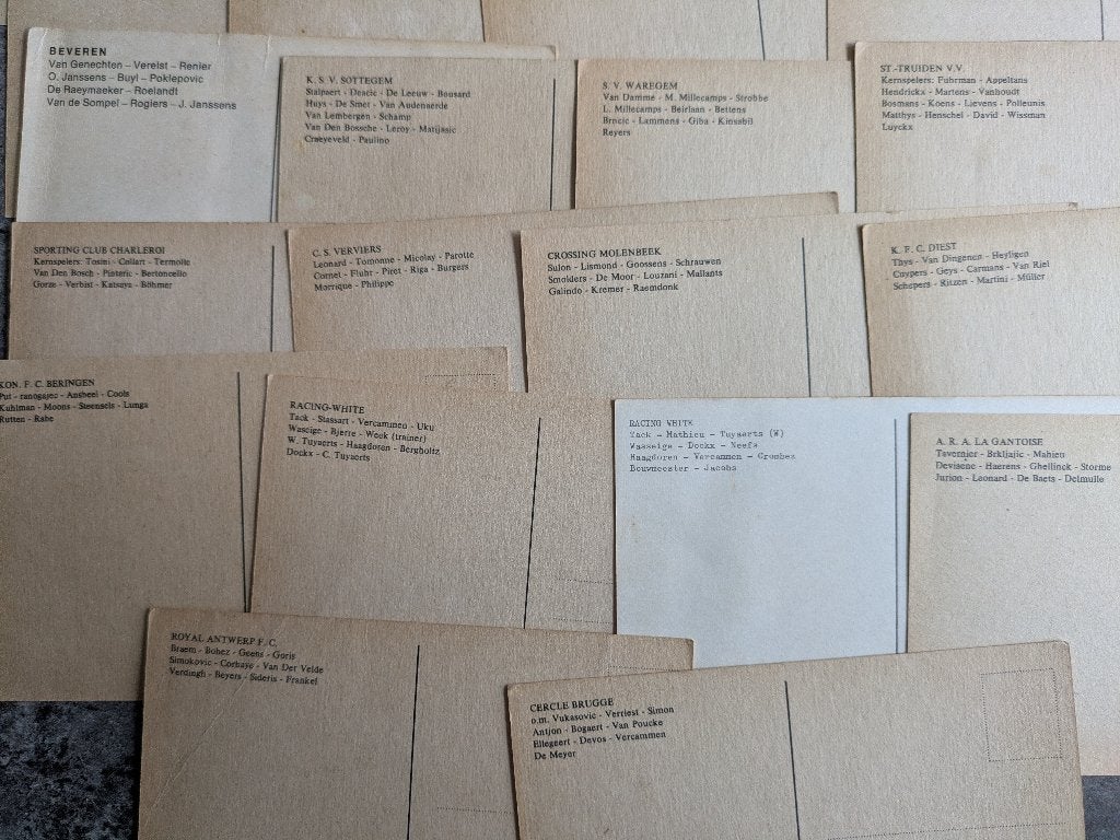 POSTKAARTEN VOETBAL TEAMS PLOEG ANNO JAREN 70 22X, Verzenden