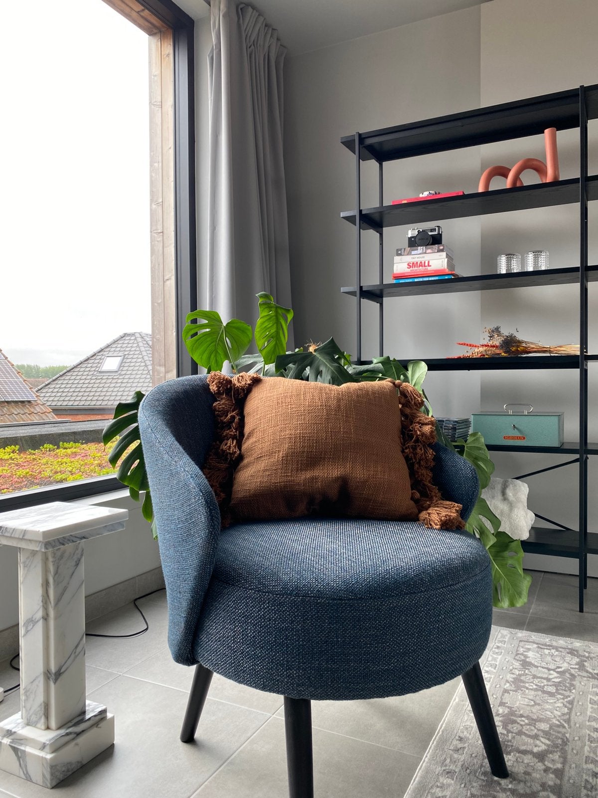 Fauteuil Dutch Bone blauw/grijze stof en zwart houten poten, Huis en Inrichting, Ophalen, Zo goed als nieuw, Stof