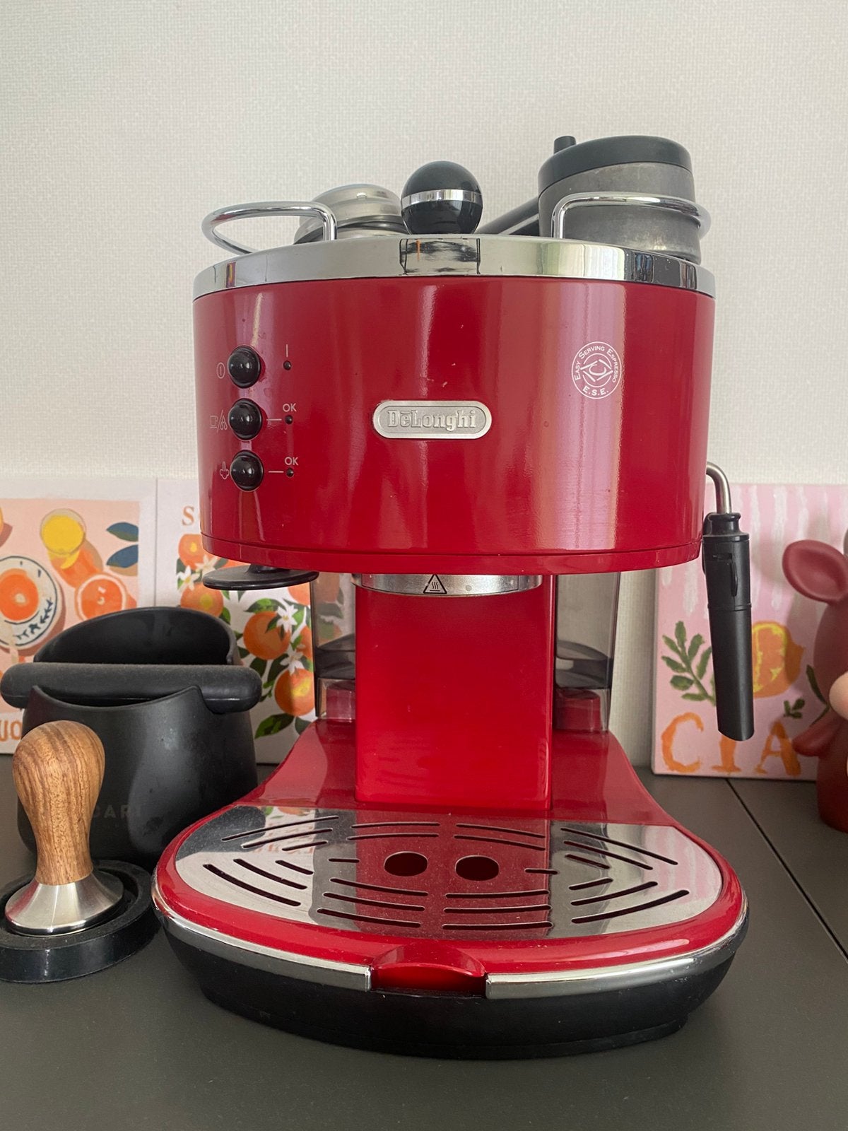 DeLonghi Icona Espressomachine (Rood) met accessoires, Electroménager, Cafetières, Utilisé, Café moulu, Machine à espresso, 2 à 4 tasses