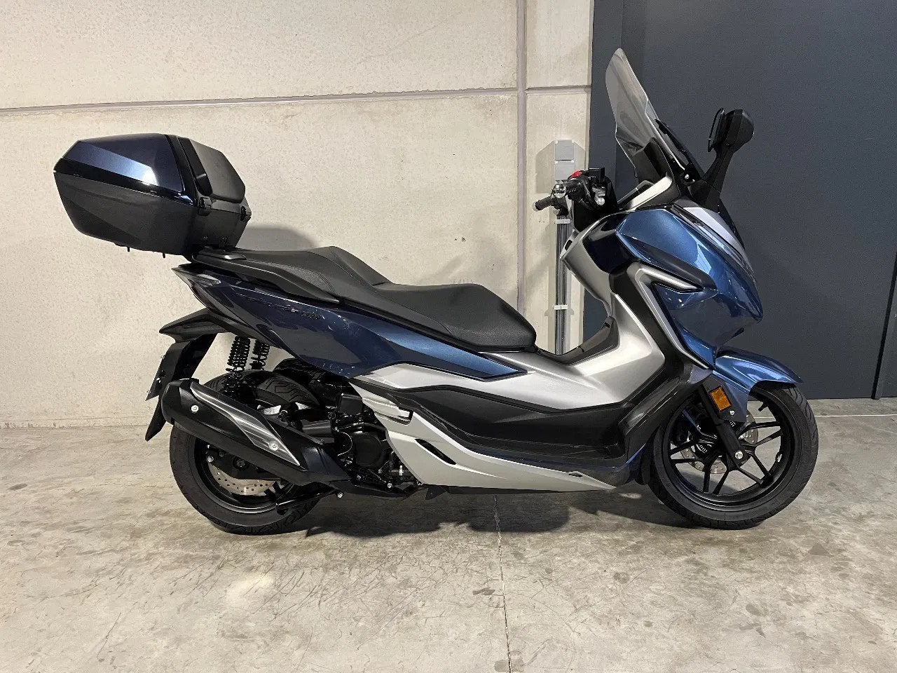 Honda Forza 300 met keyless en topcase, 300 cm³, Scooter, Entreprise, 12 à 35 kW