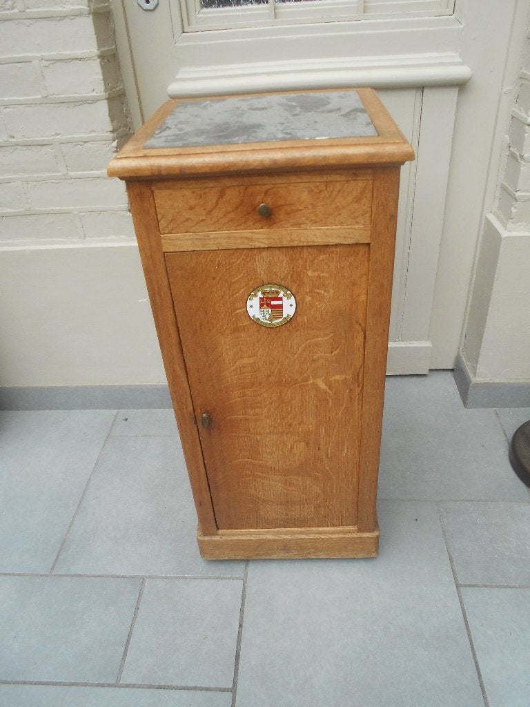 petit meuble en bois dessus en marbre gris, 25 à 50 cm, Moins de 100 cm, Enlèvement, Utilisé