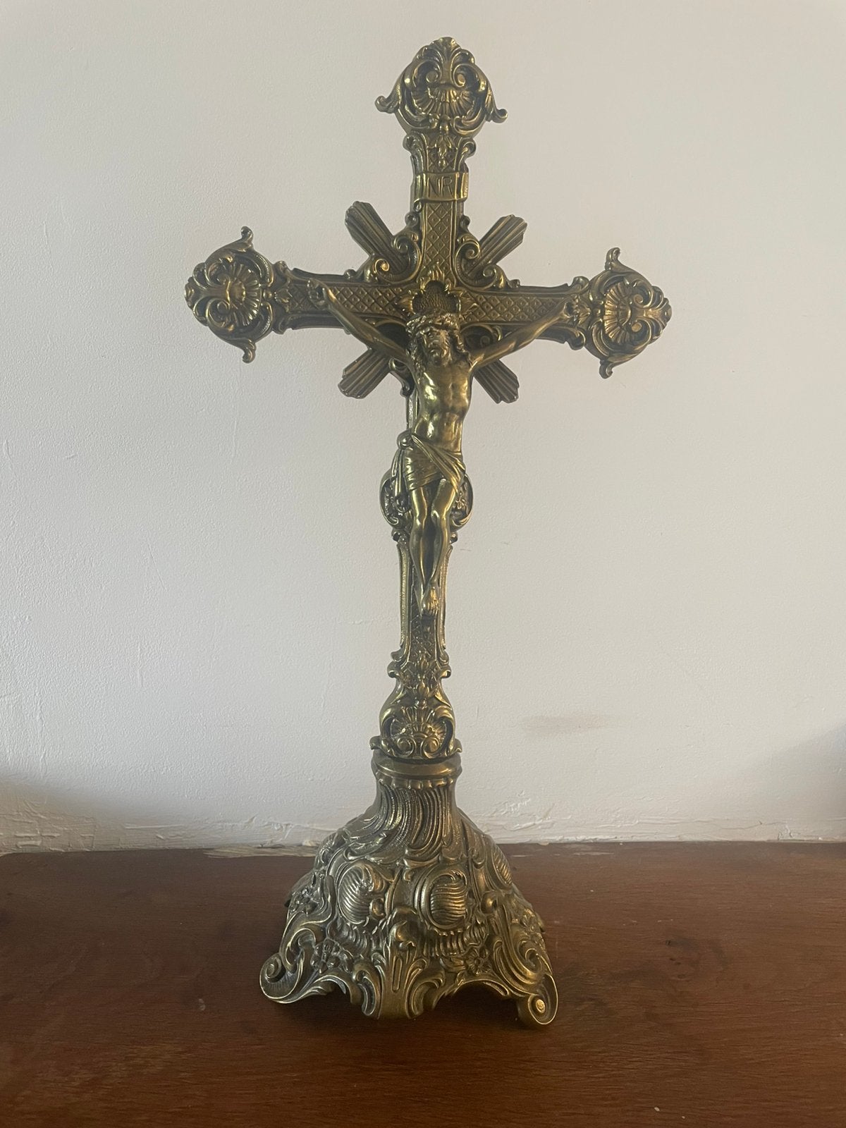 Crucifix en laiton Vintage Peerage — Pearson Page Birmingham, Antiquités & Art, Enlèvement