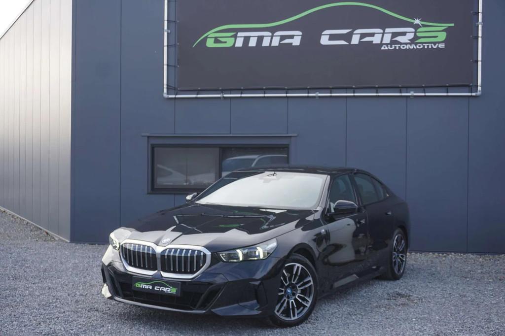 BMW 5 Serie 530 eA PHEV (220 kW)-M Pack-Nav-Leder-Aut.-Garan, Auto's, Automaat, Gebruikt, 4 cilinders, Parkeersensor