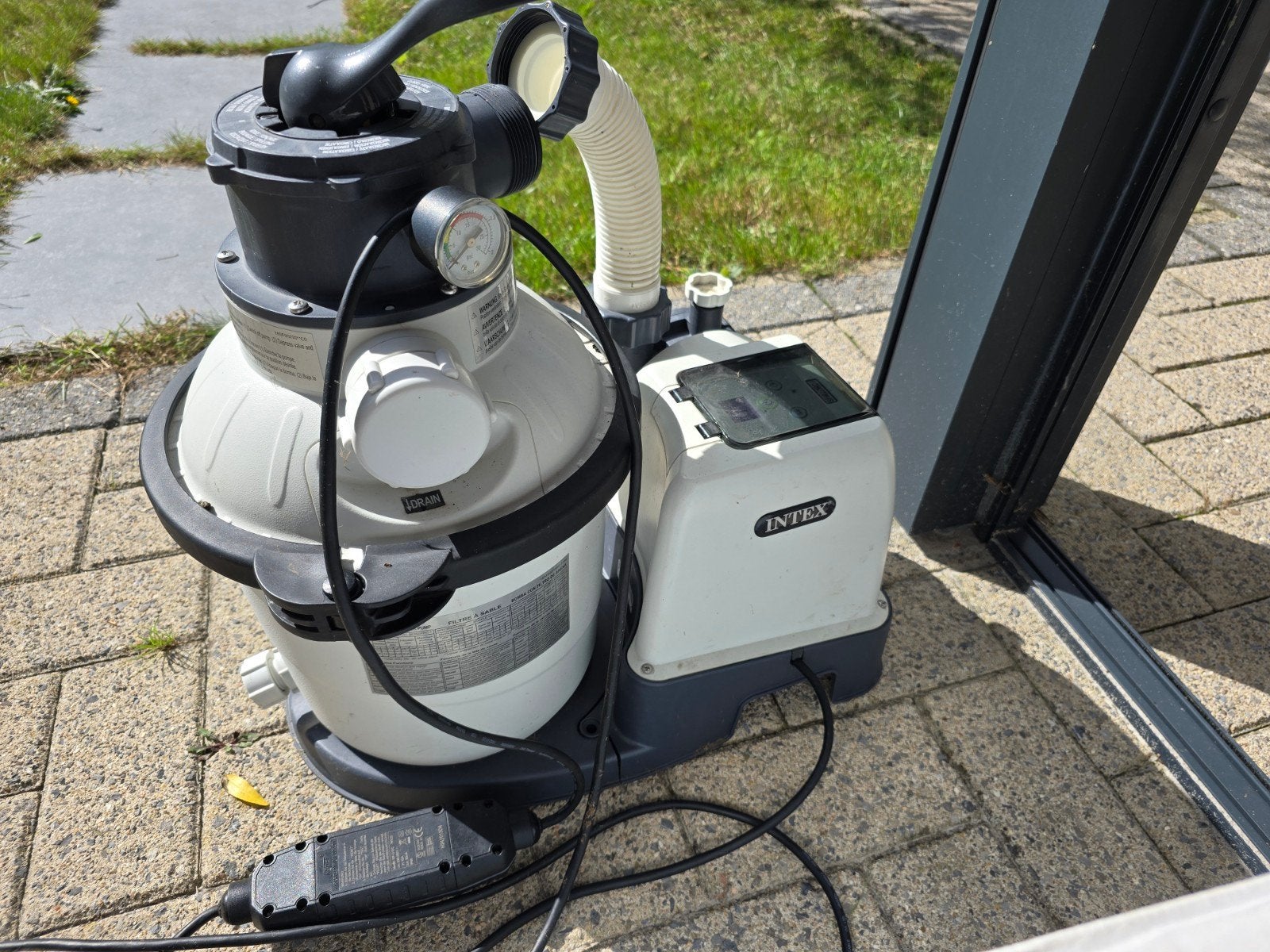 Intex zandfilterpomp sx1500 + intex stofzuiger + accessoires, Tuin en Terras, Ophalen, Zo goed als nieuw