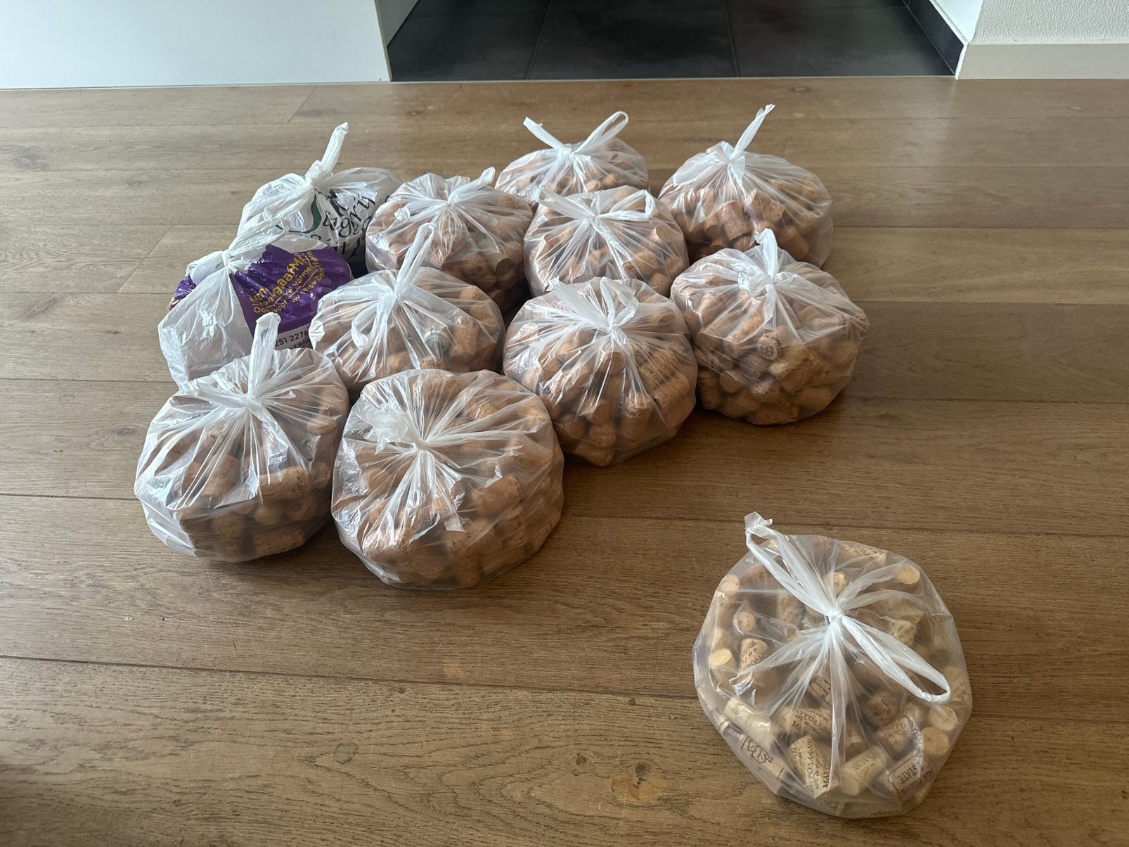 1100 champagnekurken en 83 wijnkurken, Ophalen of Verzenden, Zo goed als nieuw