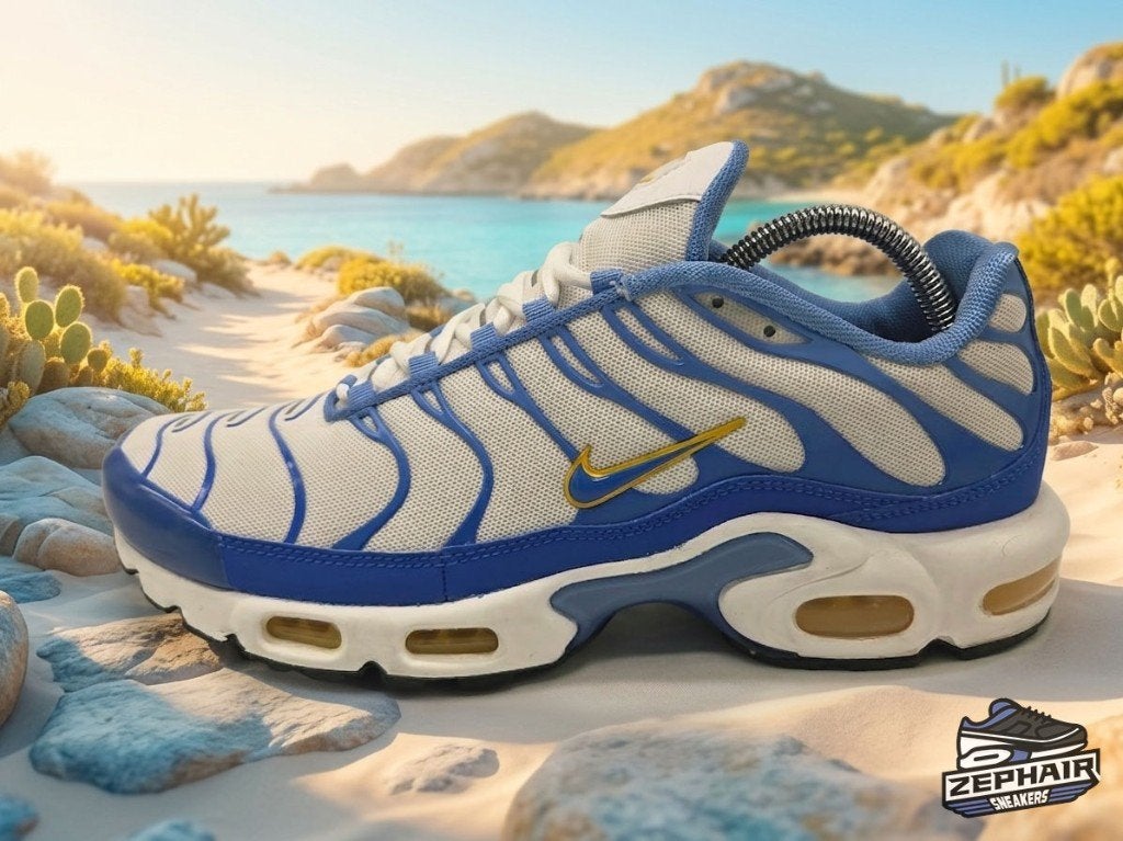 Nike Air Max Plus TN 'Lyon Blue' EU45 2024, Kleding | Heren, Schoenen, Verzenden, Wit, Nike, Zo goed als nieuw