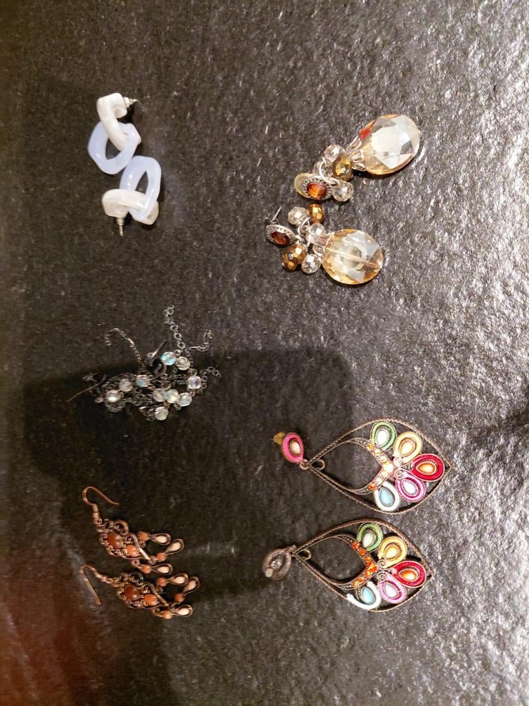 5 jolies boucles d'oreilles et pendentifs.
1 euro la pièce.,, Enlèvement ou Envoi, Neuf