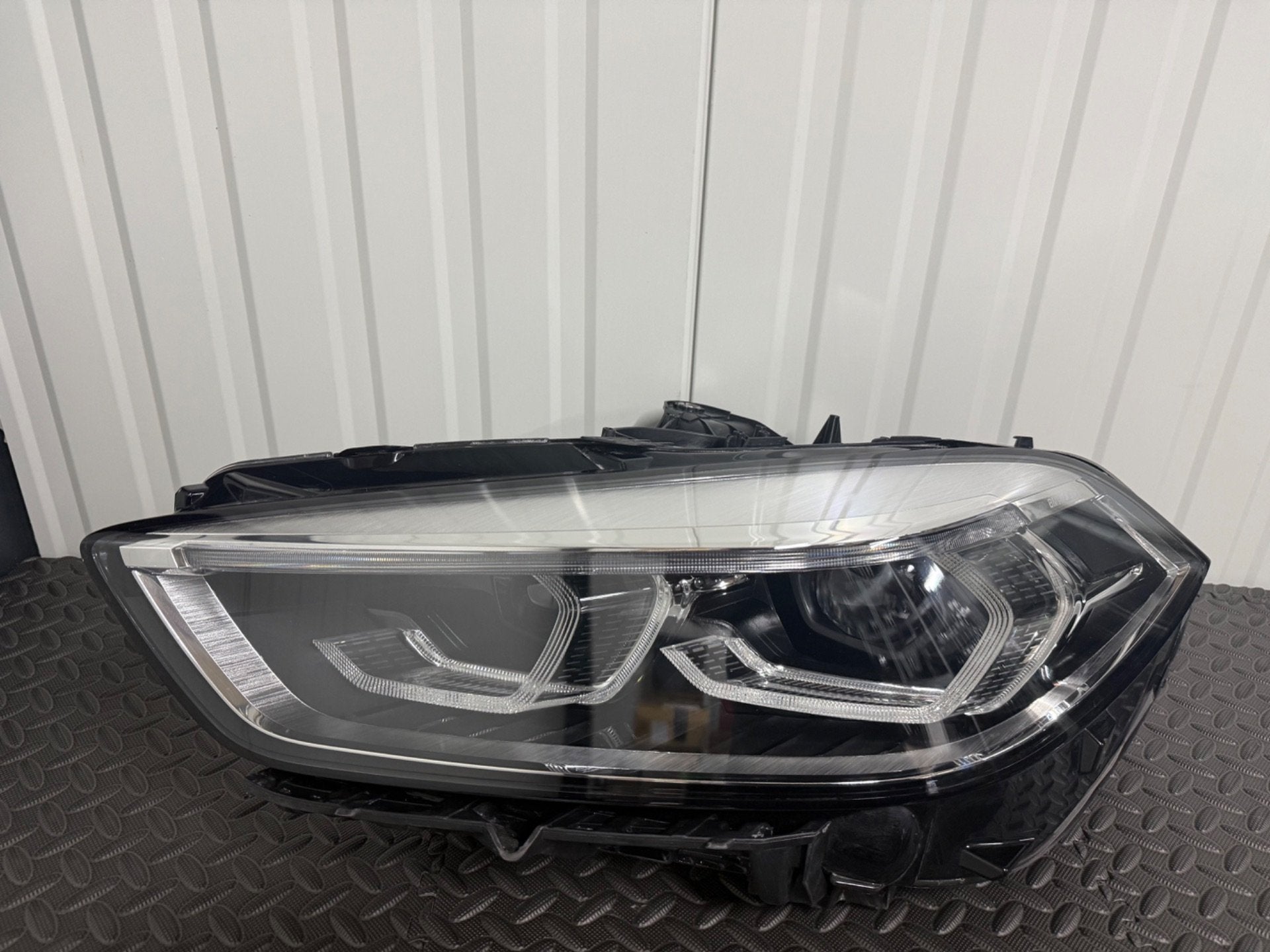 Bmw 1 Serie F40 Led koplamp Links 5a1e055 orgineel, Auto-onderdelen, Petuelring 130
80788  Munich, DE, Info@bmw.de, Nieuw, BMW