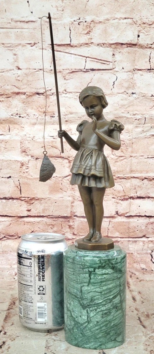 bronzen beeld vissend meisje + gemerkt 
Met de voors, Antiek en Kunst, Ophalen