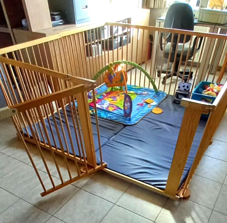 Grand parc pour enfants en bois avec DIKKE VALMAT, Enfants & Bébés, Parcs, Enlèvement, Comme neuf, Carré, Tapis de parc