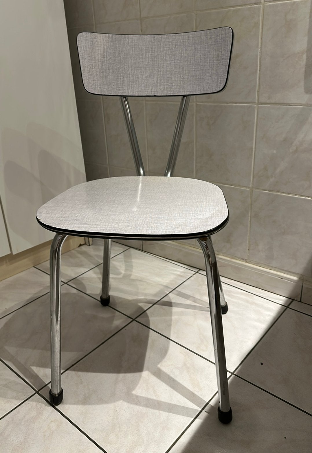 Chaises et table vintage en formicat blanc, Maison & Meubles, Trois, Gris, Enlèvement, Utilisé