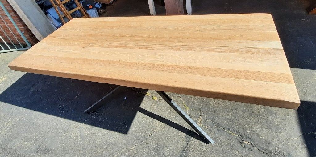 Massief eiken eettafel met metalen onderstel / matrix poot, Huis en Inrichting, Ophalen, Nieuw