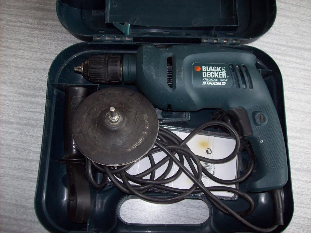 Boormachine BLACK&DECKER, Zo goed als nieuw, Variabele snelheid, 400 tot 600 watt, Ophalen