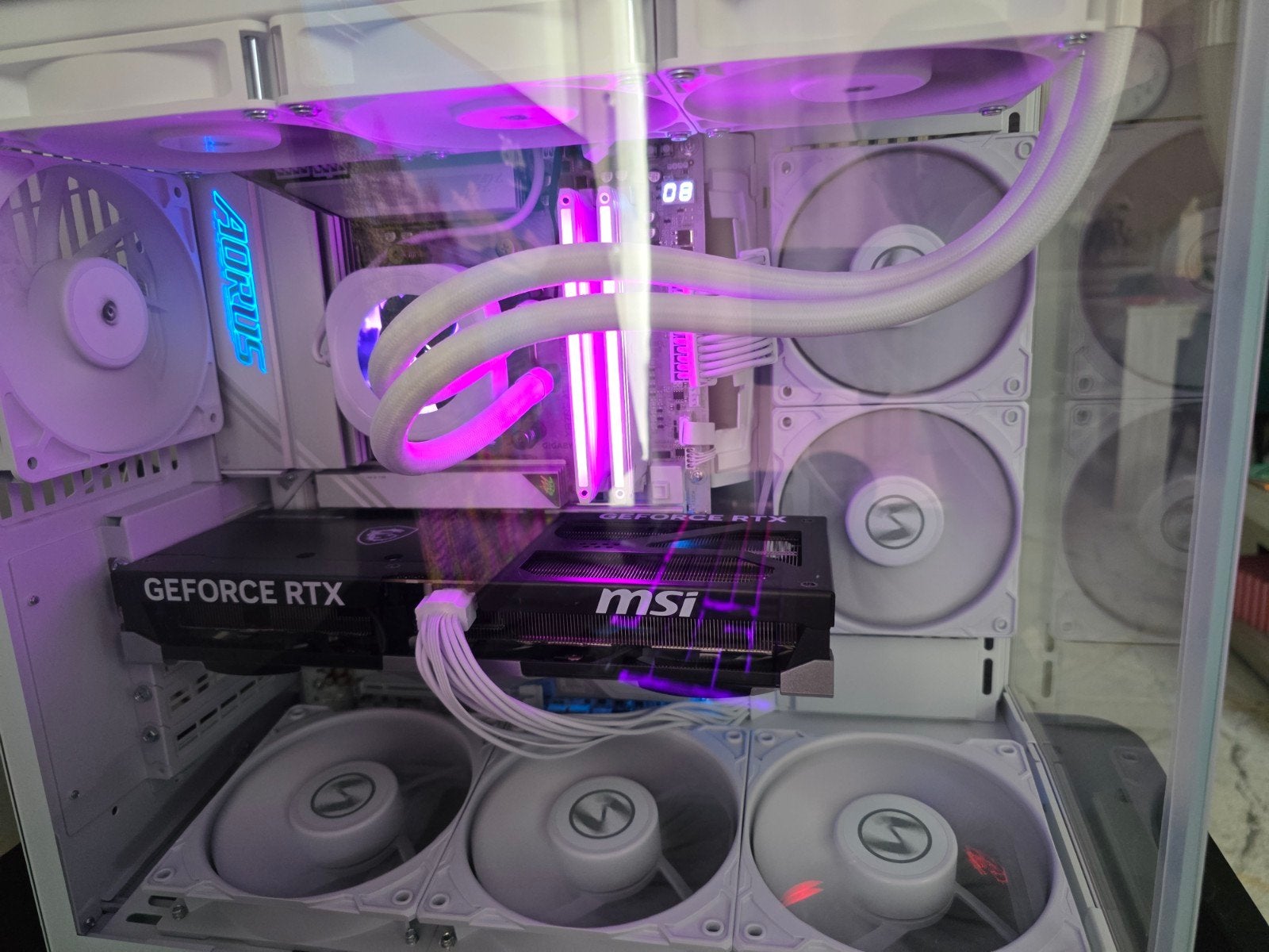 PC de jeu blanc haut de gamme — Ryzen 7 9800X3D + RTX 5080, Informatique & Logiciels, Ordinateurs de bureau, SSD, Gaming, Enlèvement
