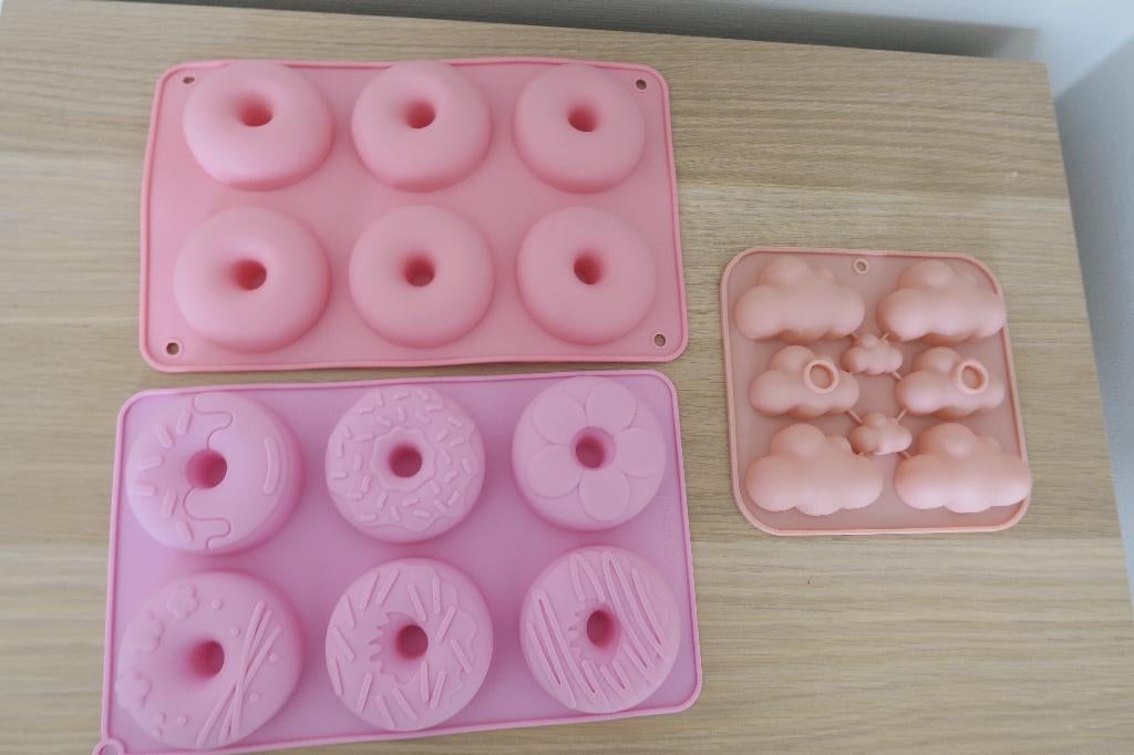 Siliconen mallen wolkjes + donuts, Enlèvement ou Envoi, Comme neuf, Cupcakes, Moule