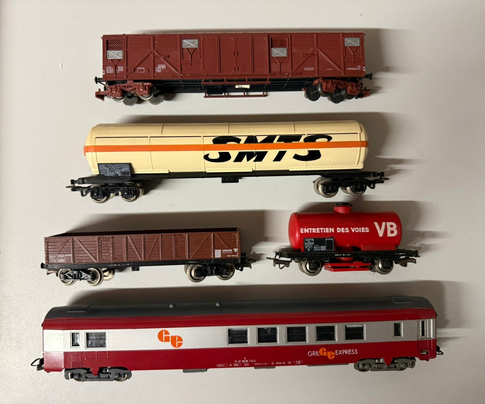 5 wagons de marchandises Jouef et wagon de passagers HO, Enlèvement ou Envoi, Utilisé, Wagon, Jouef