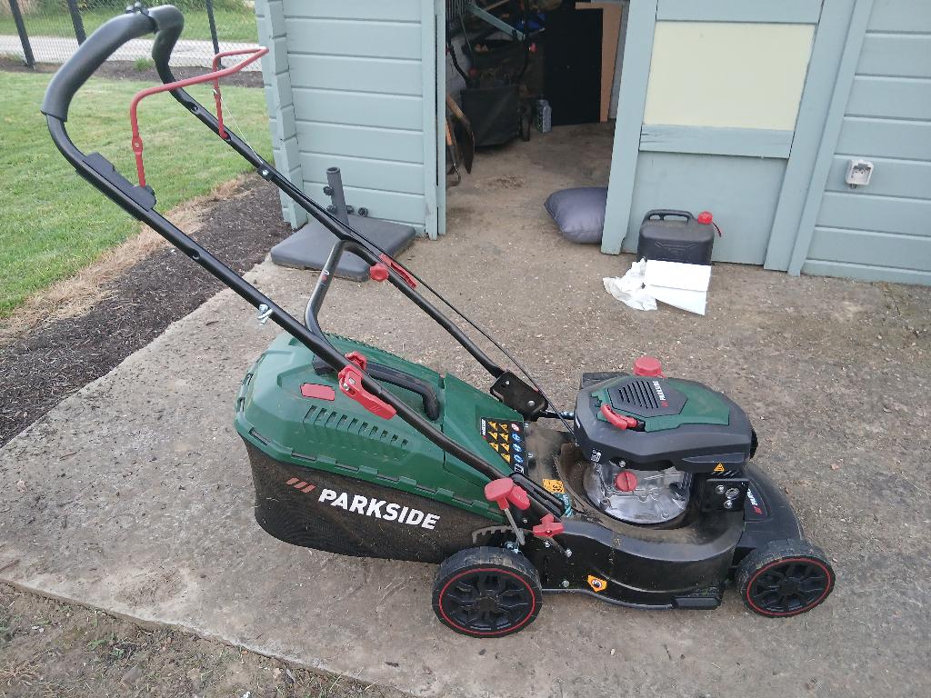 Nieuw grasmachine, Tuin en Terras, Grasmaaiers, Ophalen of Verzenden, Benzine-grasmaaier, 40 t/m 49 cm, Parkside
