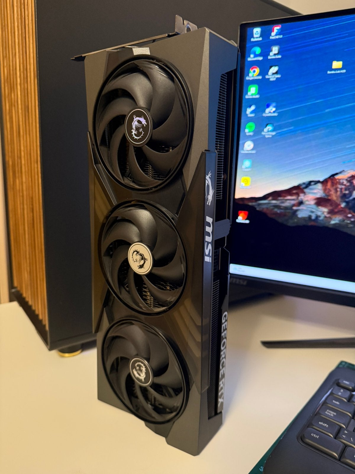 MSI GeForce RTX 5070 Ti 16GB Gaming Trio OC, Ophalen, Overige soorten, Zo goed als nieuw, HDMI