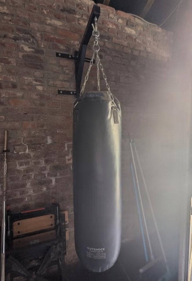 Outshock bokszak met ophangsysteem, Enlèvement, Comme neuf, Sac de boxe