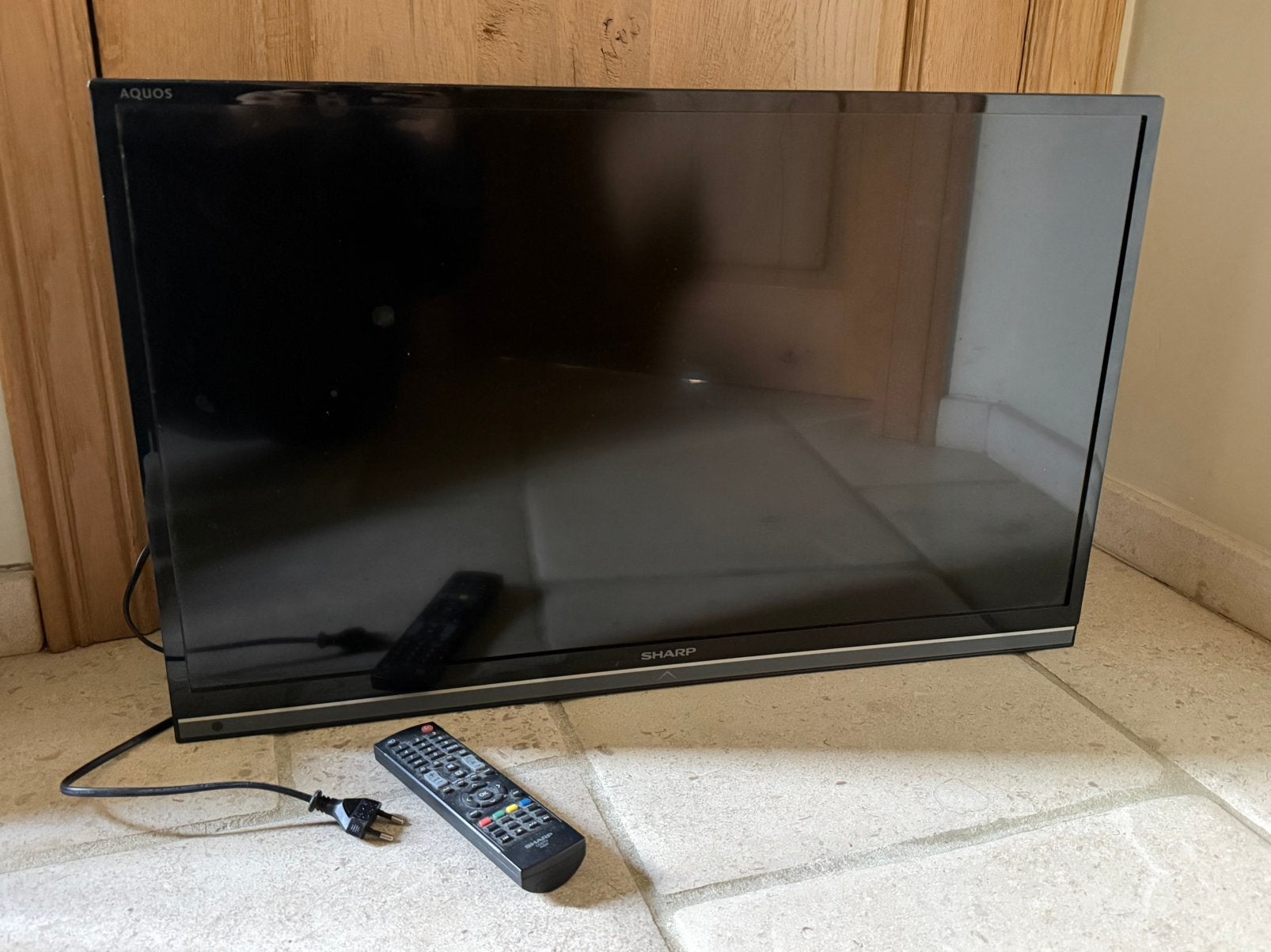 SHARP AQUOS - LCD color tv, TV, Hi-fi & Vidéo, Enlèvement, Comme neuf, LCD, Sharp