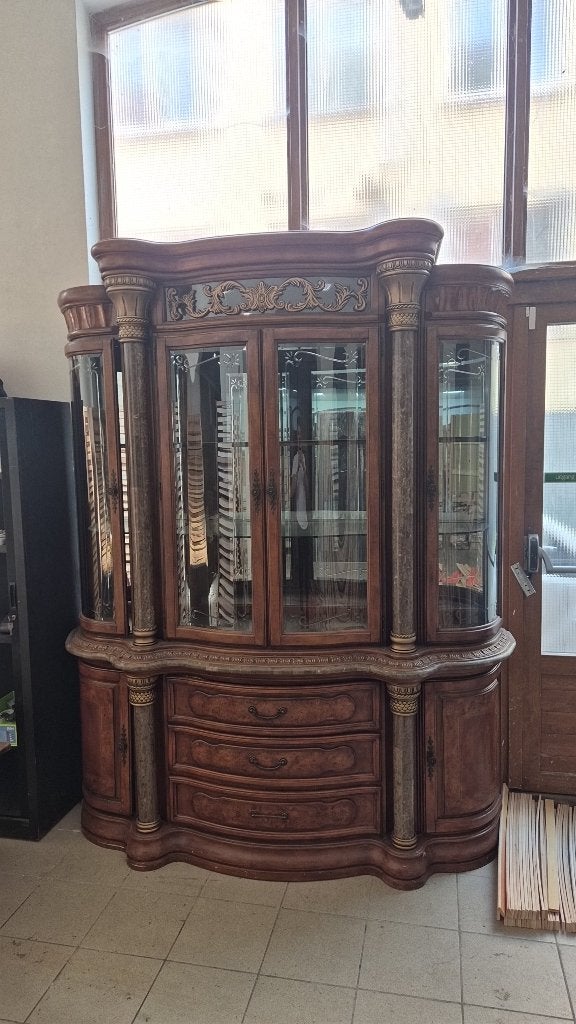 AICO China Cabinet by Michael Amini Torino, Ophalen