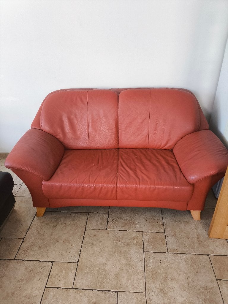 Rode leren sofa-Rode leren bank., Huis en Inrichting, Zetels | Zetels, Ophalen, 150 tot 200 cm, Tweepersoons, Zo goed als nieuw