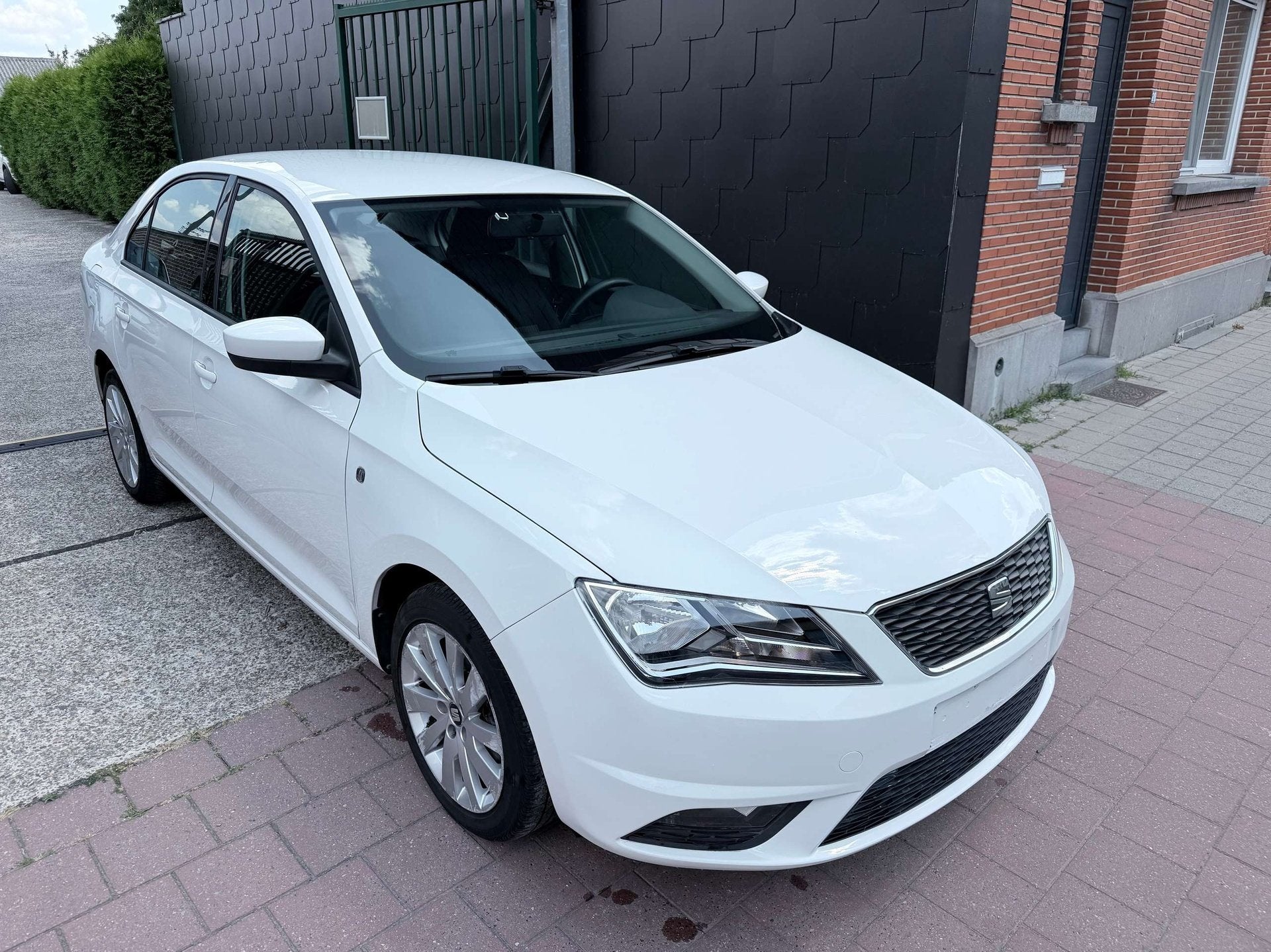 SEAT Toledo 1.2 I EDITION STYLE | Camera | Cruise | Navi, Auto's, Euro 5, Gebruikt, Zwart, Wit