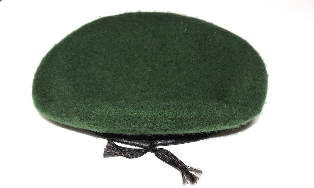 RWANDA ancien béret de combattant, Enlèvement ou Envoi