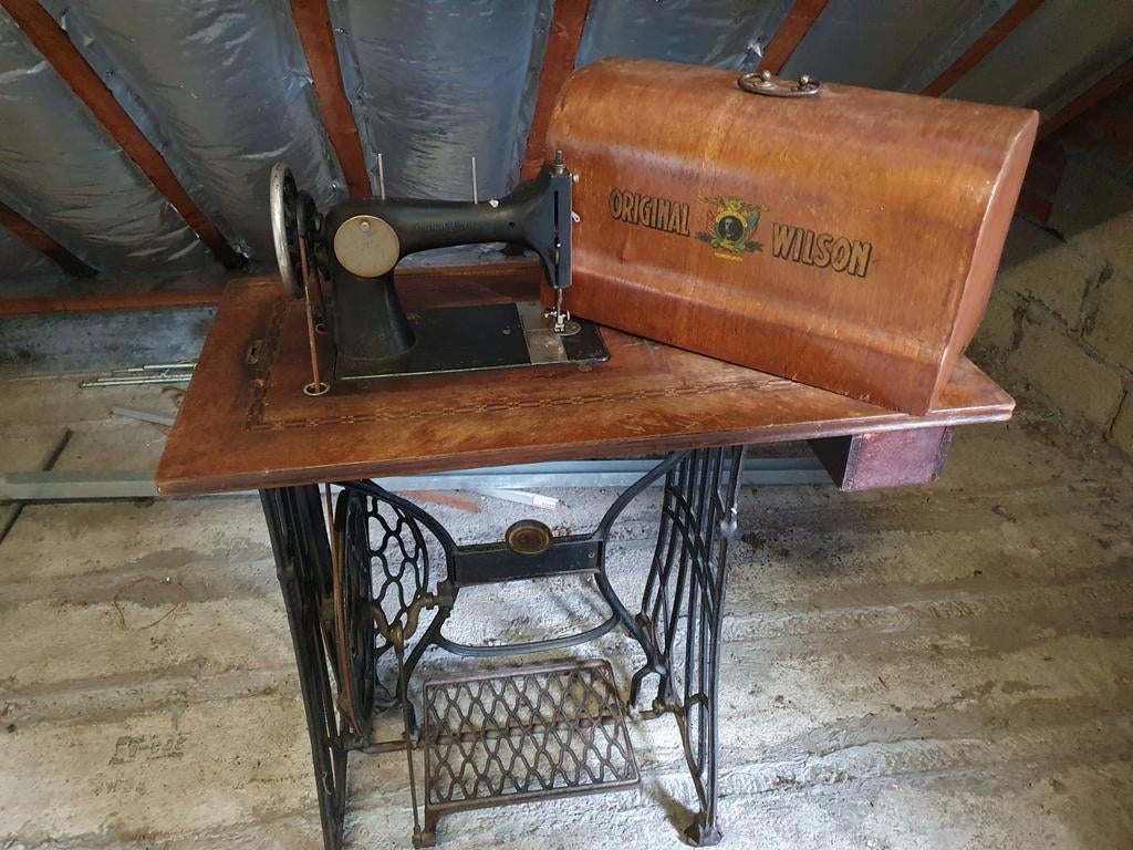 Oude naaimachine original Wilson, Ophalen