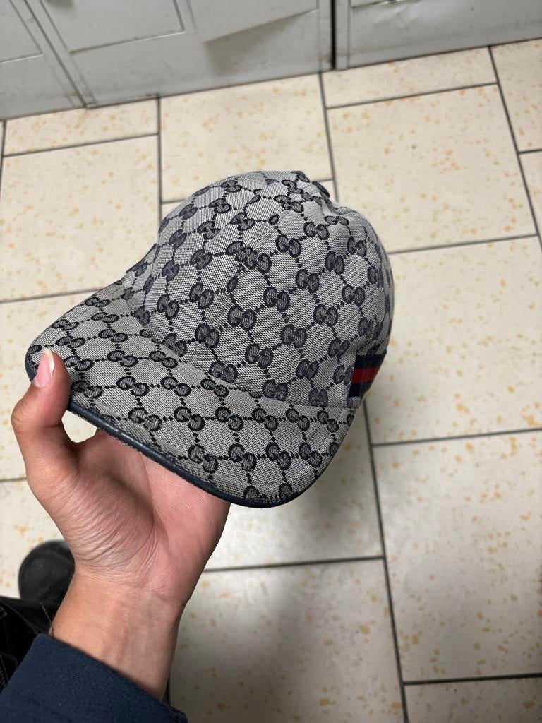 Gucci Classic grijze pet, Ophalen of Verzenden, Gedragen, Pet