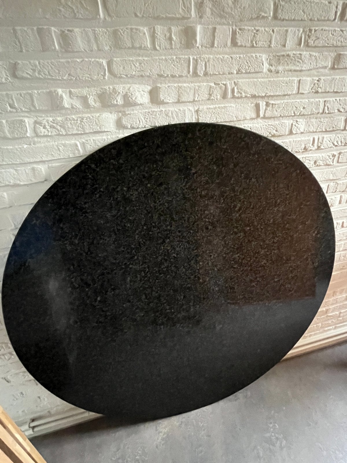 Ronde tafel granieten blad Jasberg, Enlèvement, Comme neuf