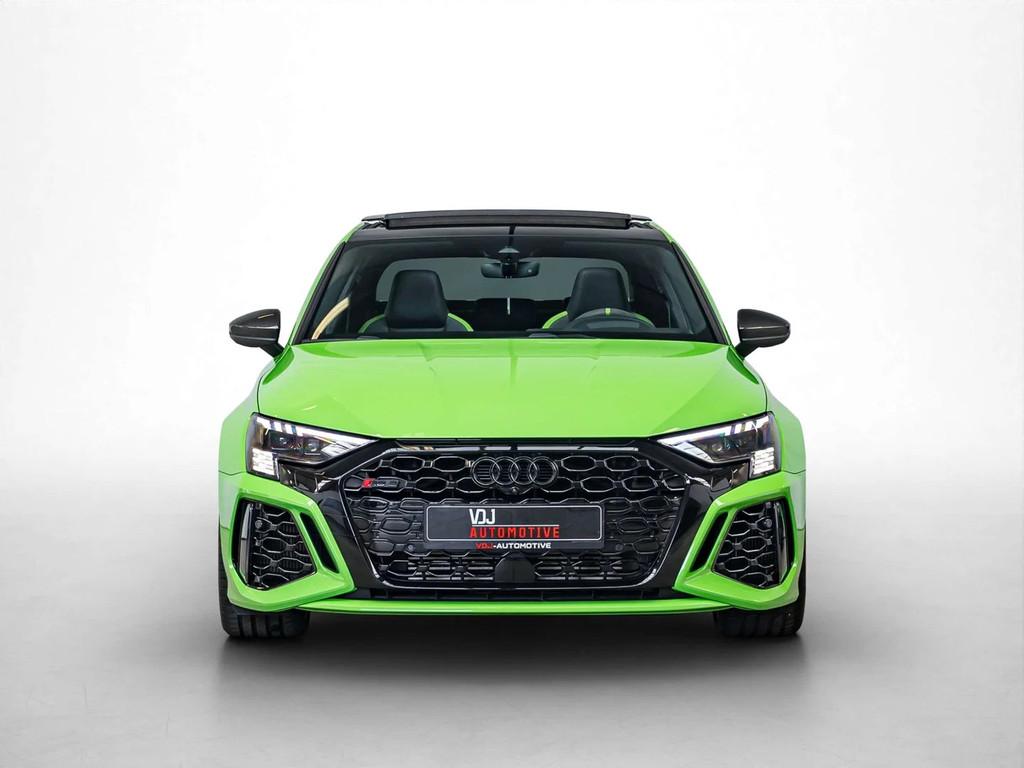 Audi RS3 QUATTRO|CERAMIC BRAKES|PANO|360|FABRIEKSGARANTIE, Auto's, Automaat, RS3, USB, Alcantara
