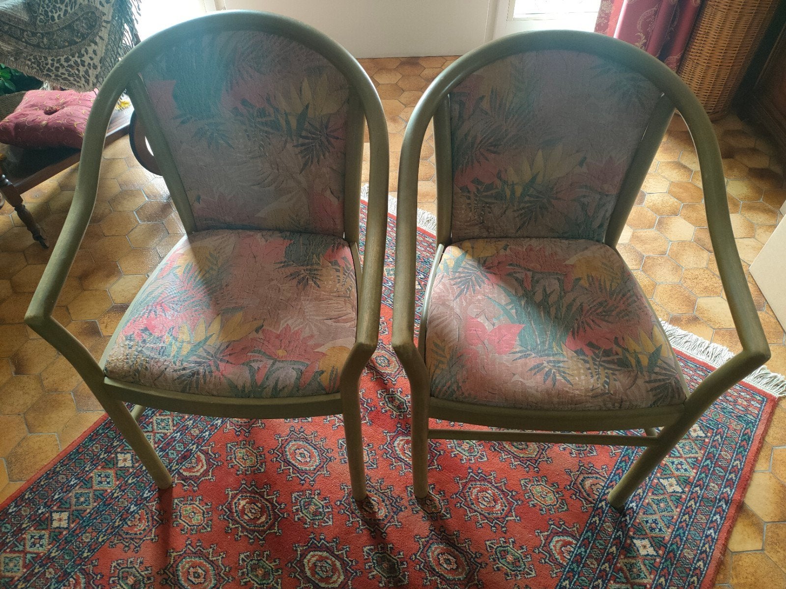 2 prachtige stoelen in kwalitatief materiaal, Ophalen