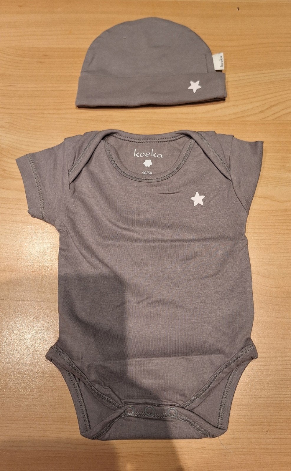 nieuw koeka rompertje met muts maat 50/56, Kinderen en Baby's, Babykleding | Maat 50, Ophalen, Nacht- of Onderkleding, Jongetje of Meisje