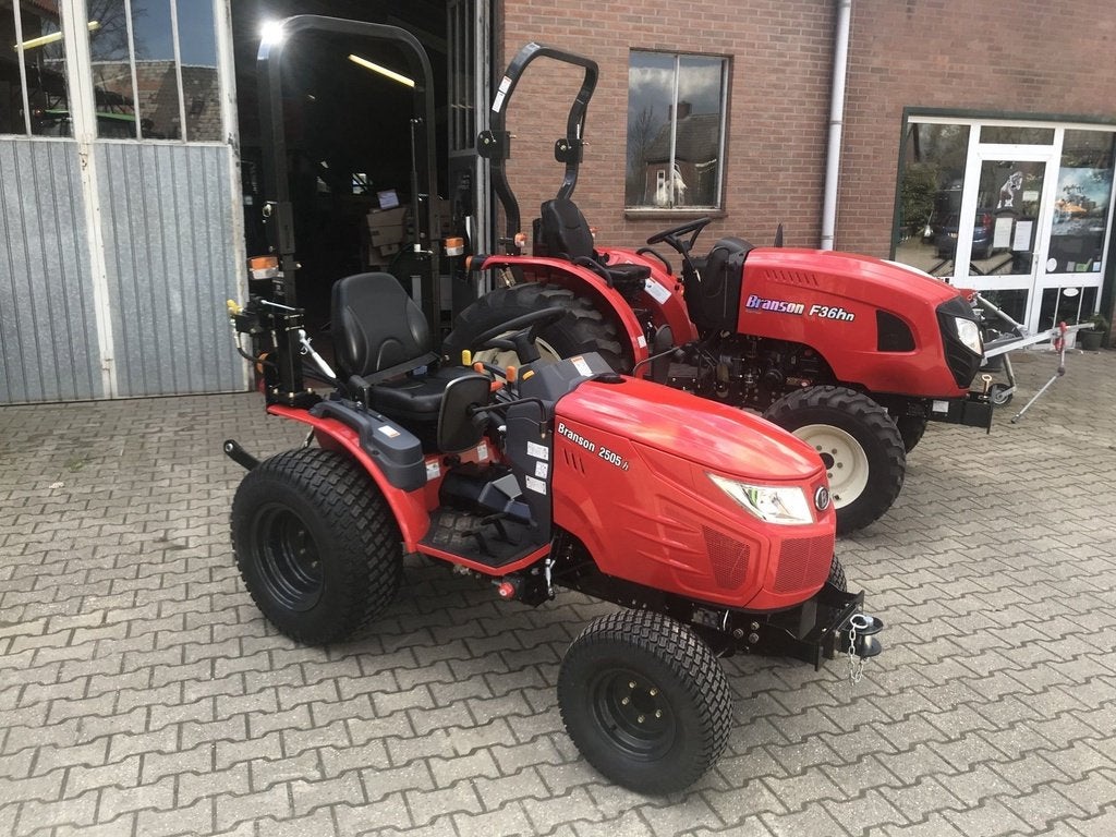 Branson 2505h tractor, Zakelijke goederen, Landbouw | Tractoren, Overige merken