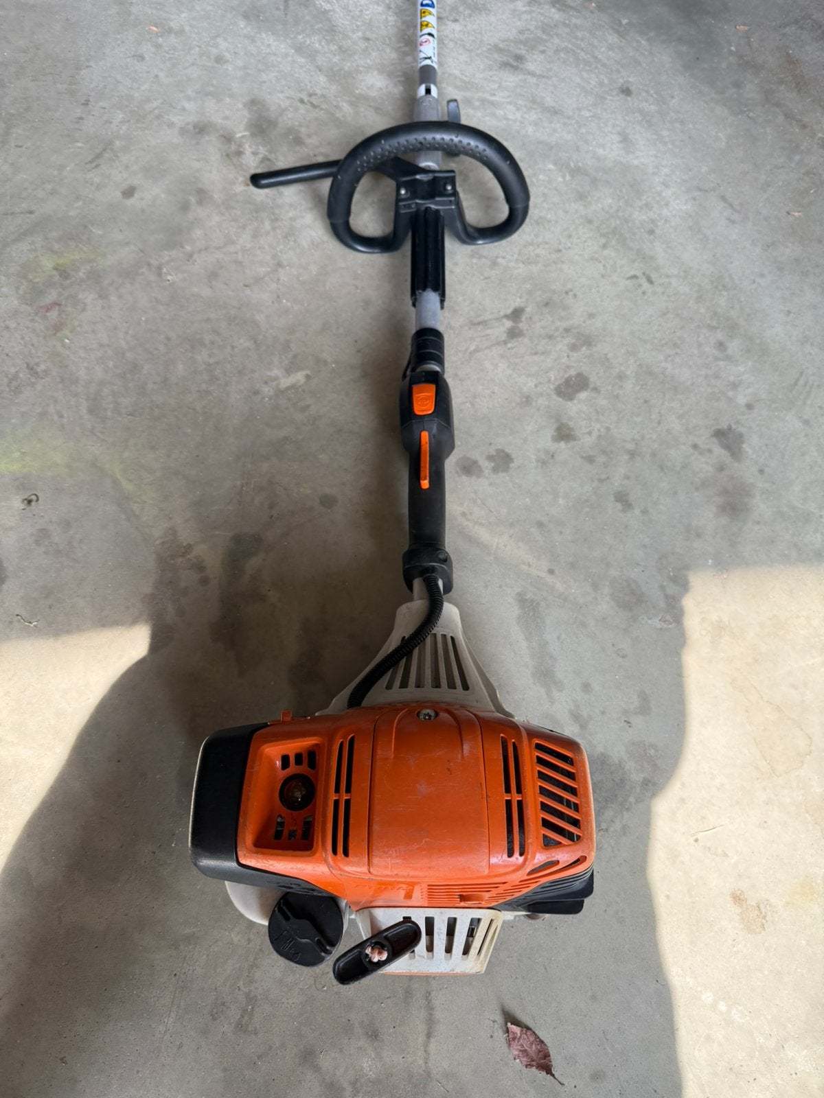 Stihl combi 131r met snoeischaar op stol hl 145 ., Tuin en Terras, Ophalen, Gebruikt, 20 t/m 29 mm