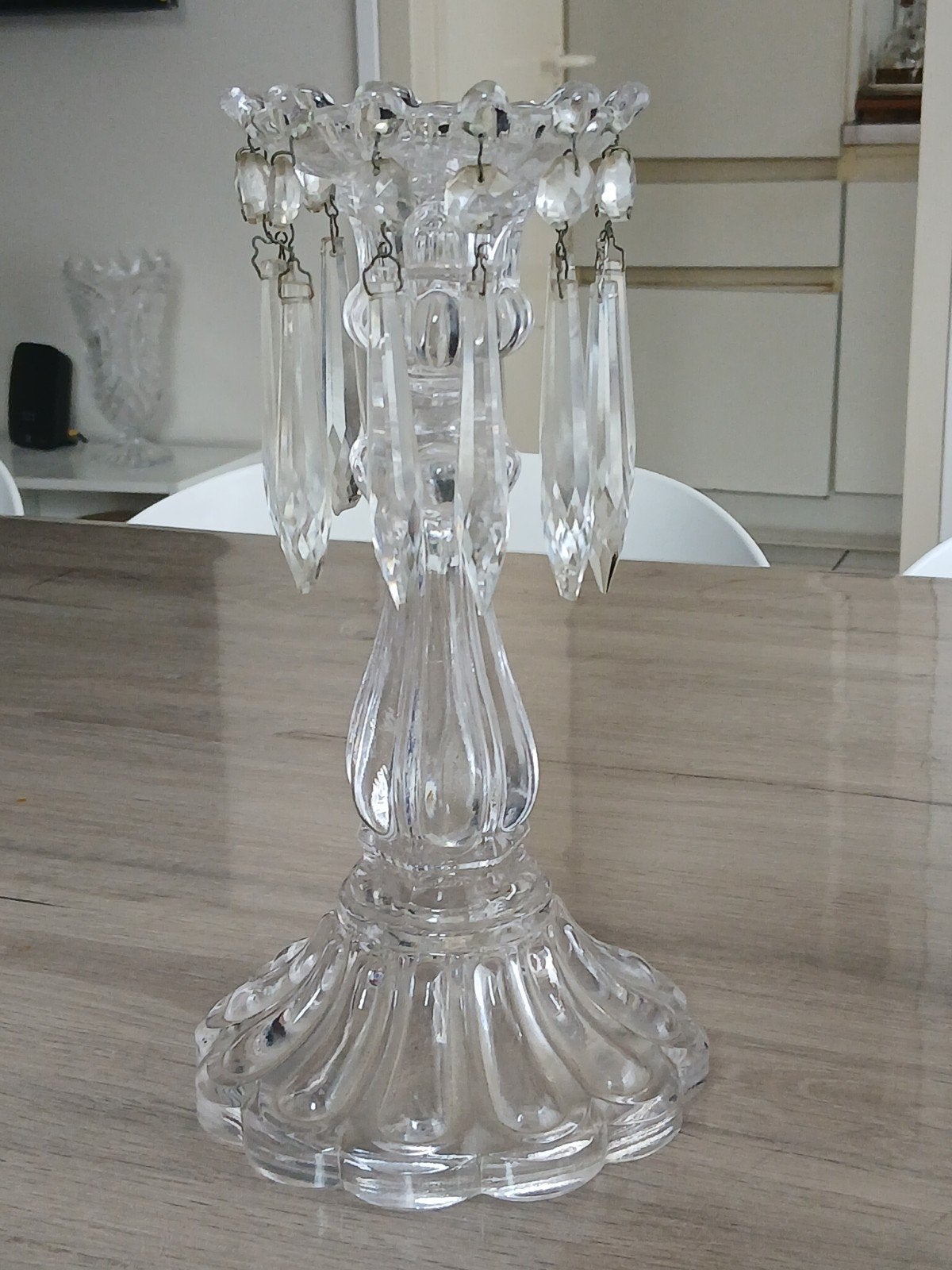 ​Bougeoir ancien en verre moulé / cristal avec pampilles, Enlèvement ou Envoi, Verre