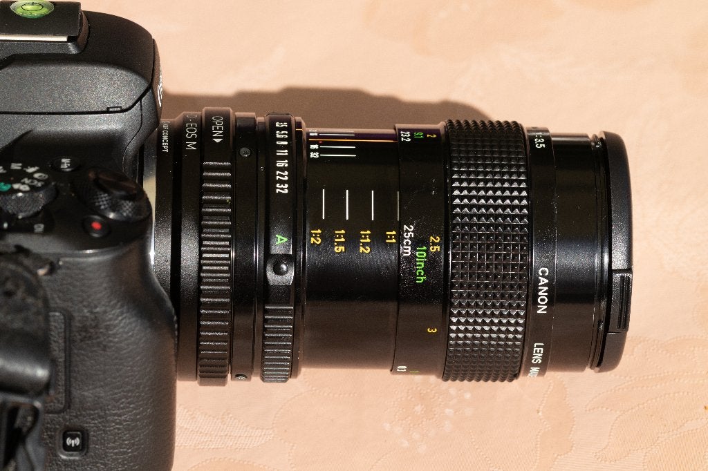 Canon FD 50mm 1:3,5 Macro + 3 bagues d'adaptation, Sans zoom optique, Canon, Bouchon d'objectif, Mise au point manuelle
