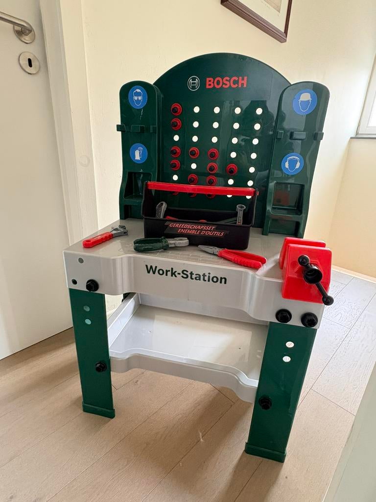 Établi Bosch avec boîte à outils enfant, Enfants & Bébés, Enlèvement, Utilisé