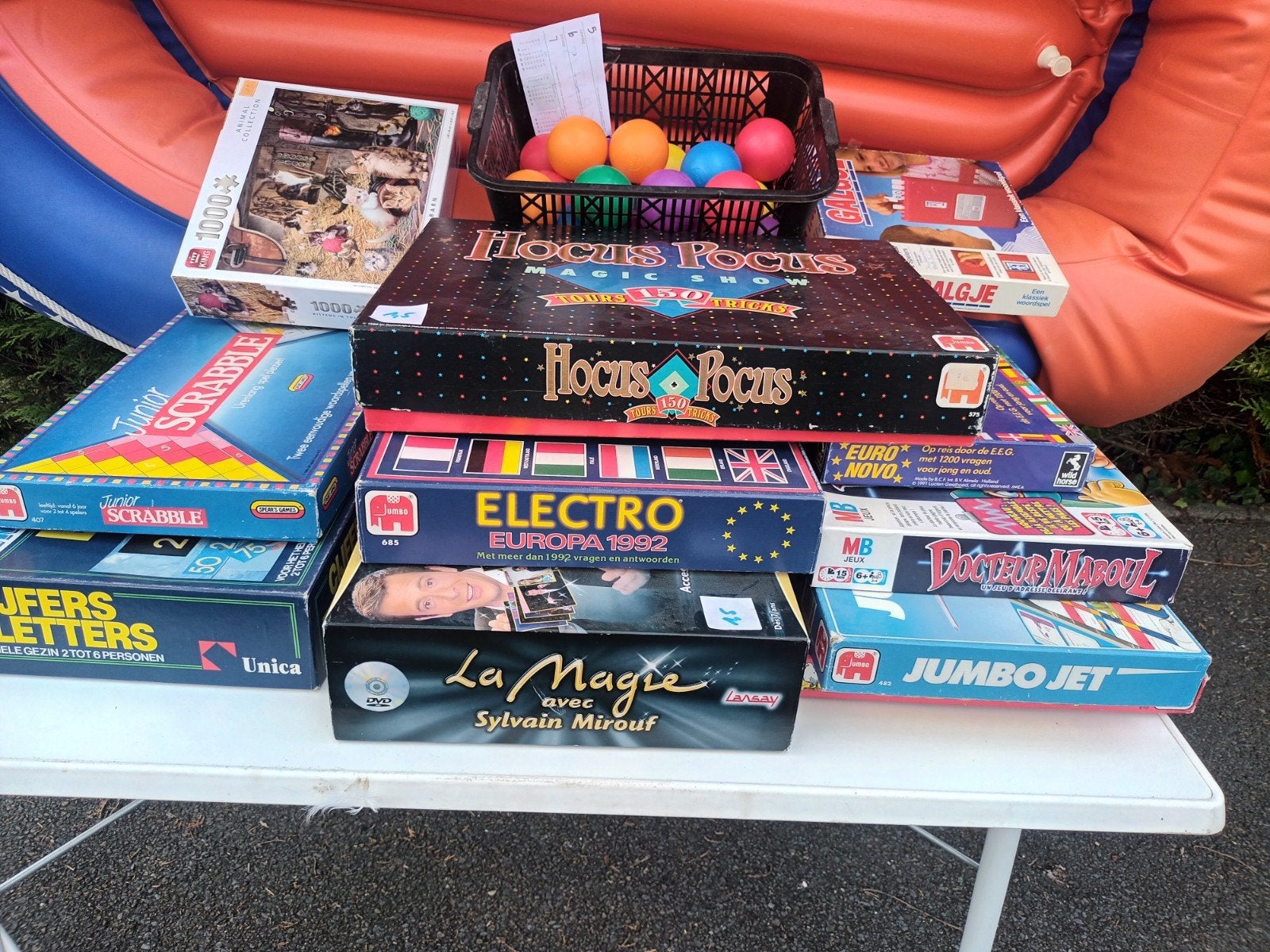 Toutes sortes de jeux de société, Enlèvement