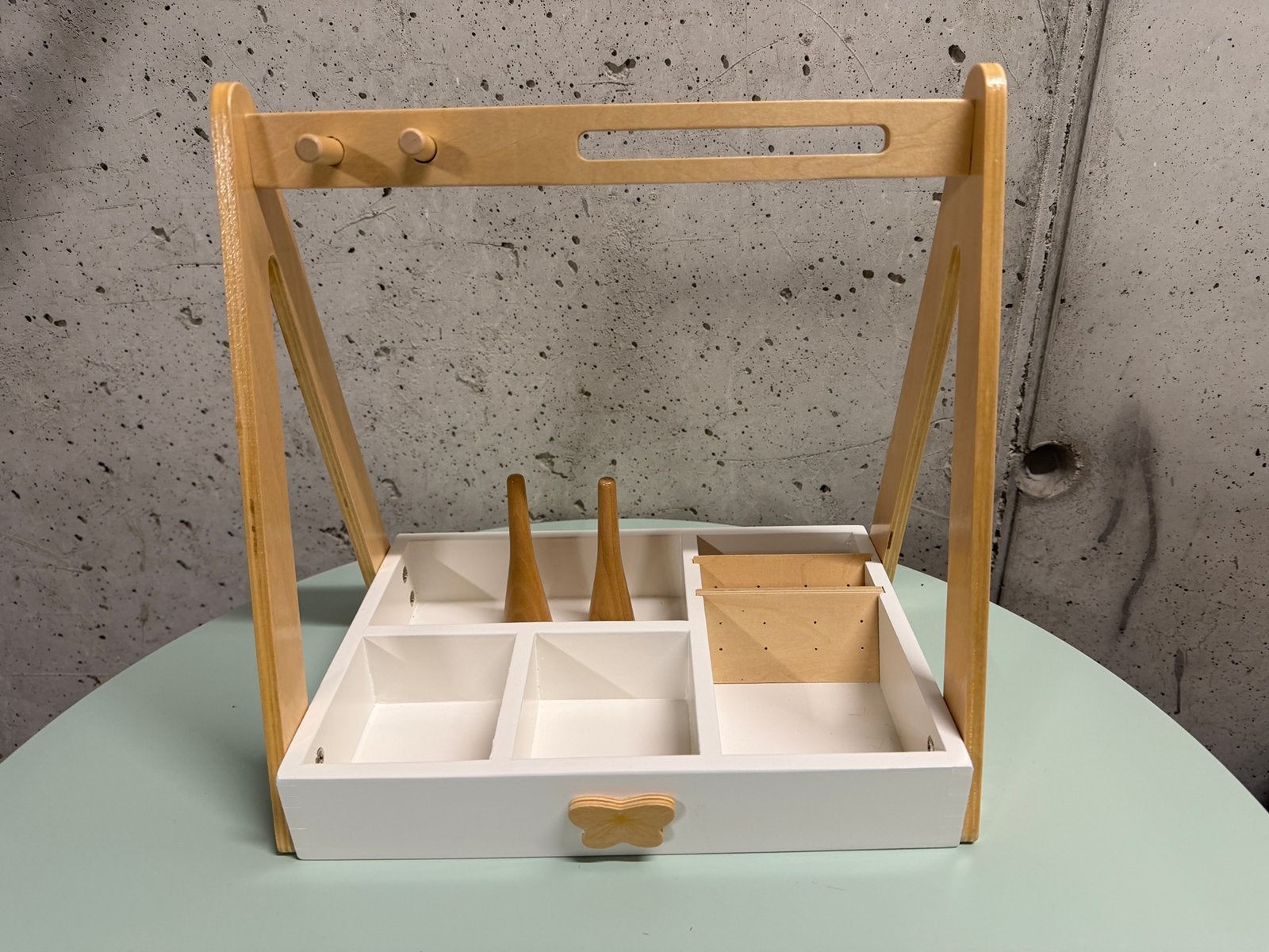 Houten juwelen standje By Astrup, Enfants & Bébés, Enlèvement, Comme neuf