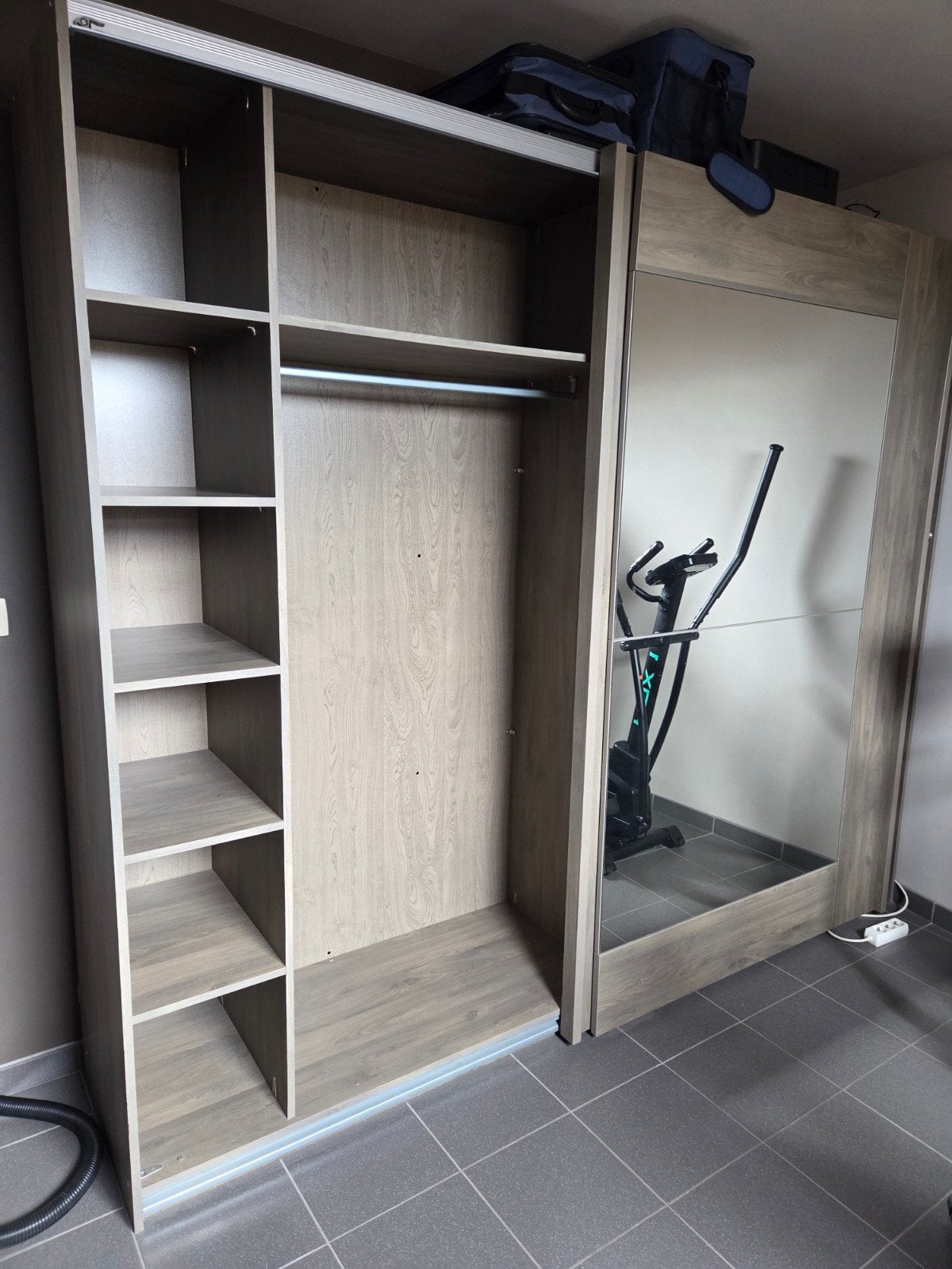 Gratis kleerkast, Maison & Meubles, Armoires | Armoires à porte coulissante & Armoires à archives, Enlèvement