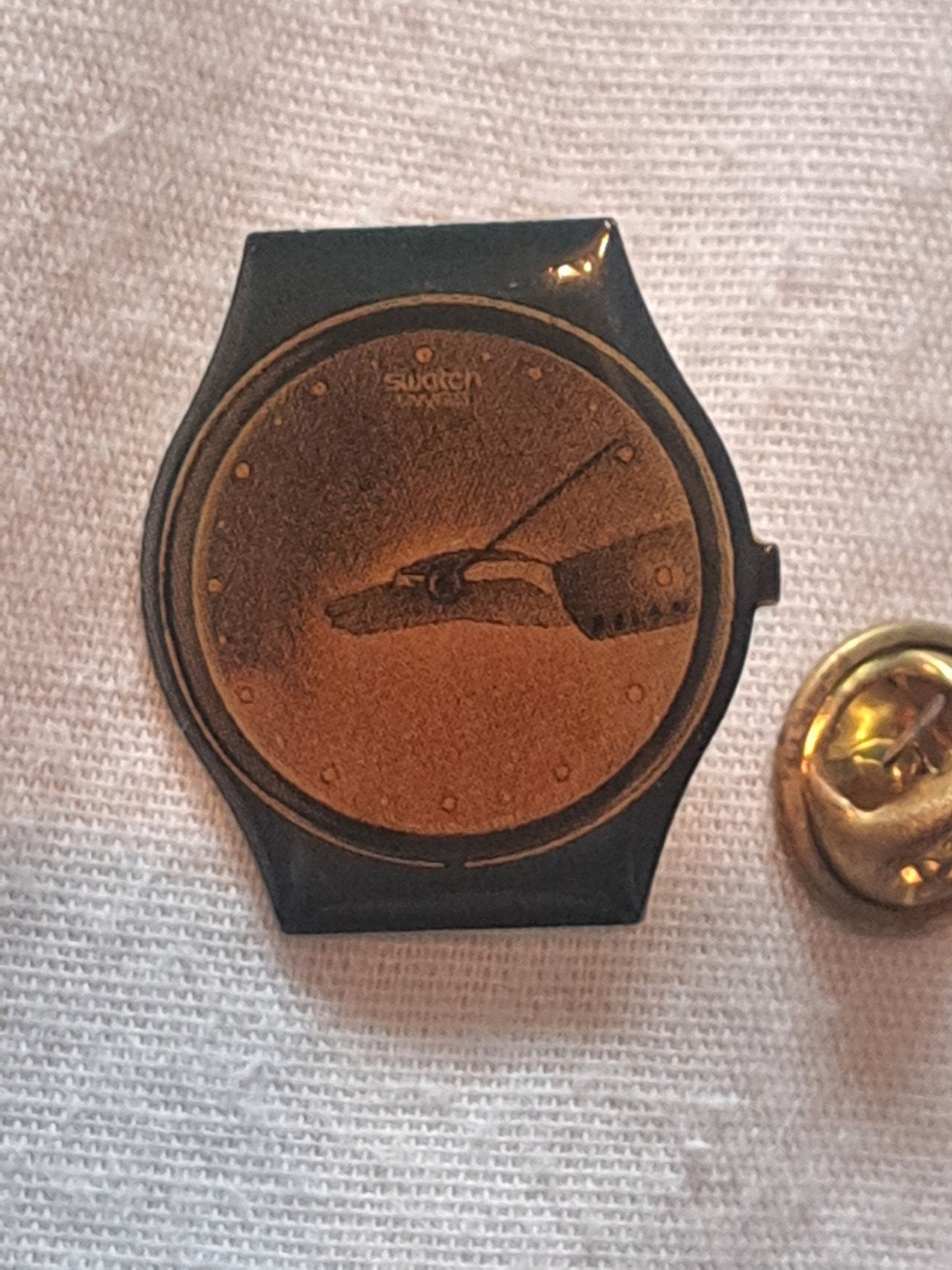 pins pin's Montre Swatch Folon, Enlèvement
