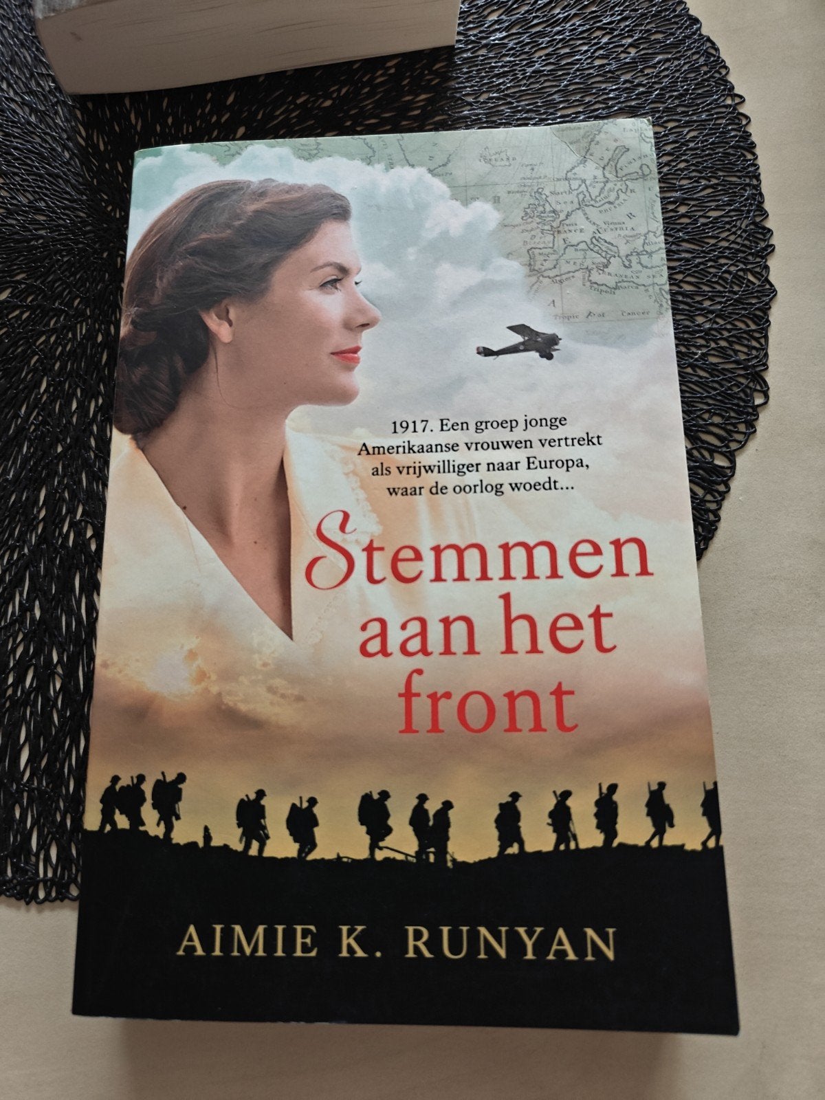Stemmen aan het front, Livres, Romans historiques, Enlèvement ou Envoi, Comme neuf, Aimie K Runyan