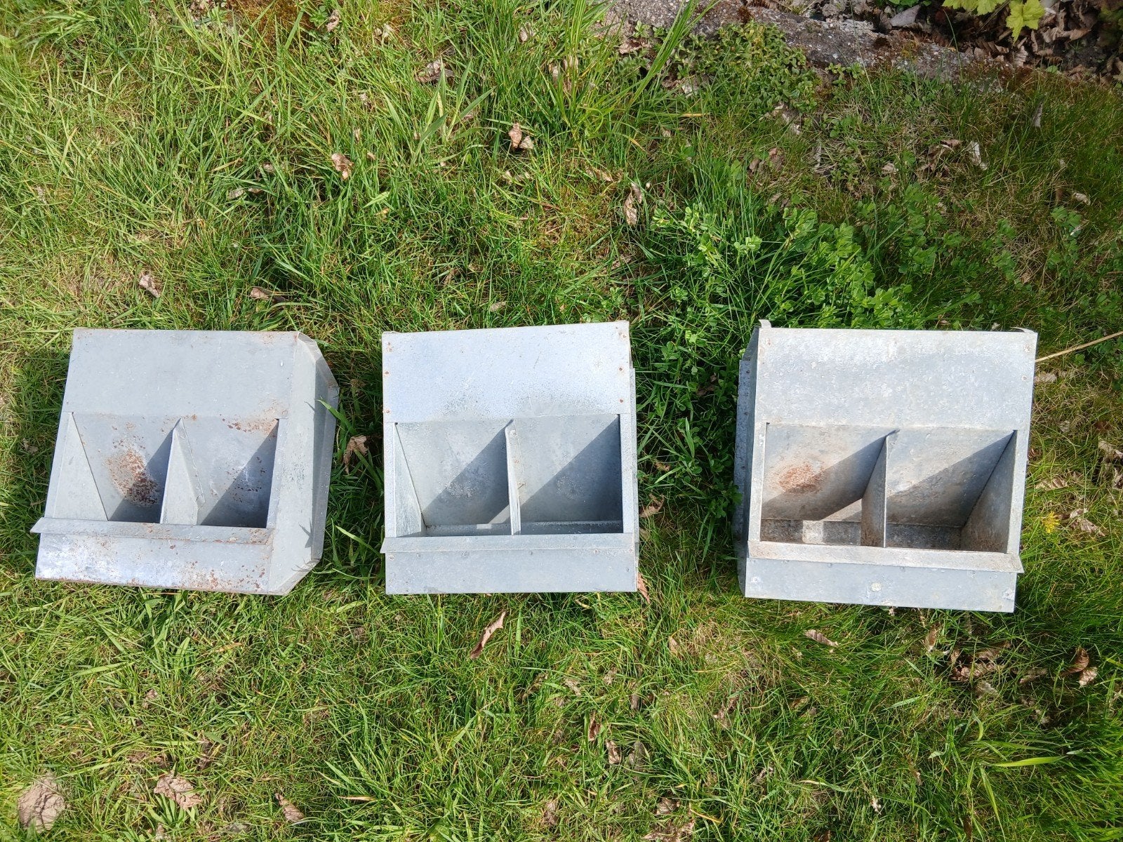voederbakjes konijnen, Ophalen
