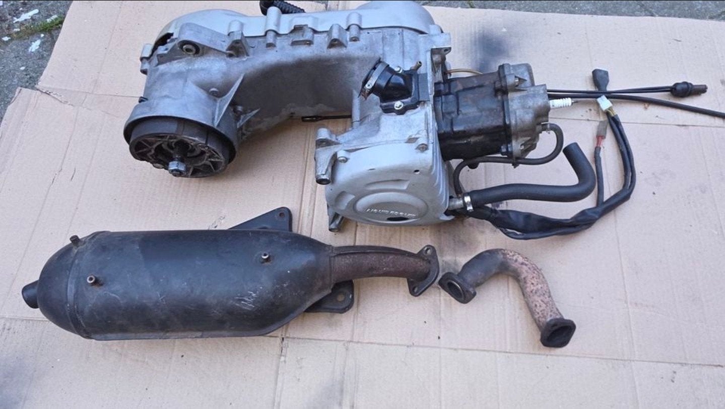 hexagon 125cc motorblok, Ophalen, Uitlaat
