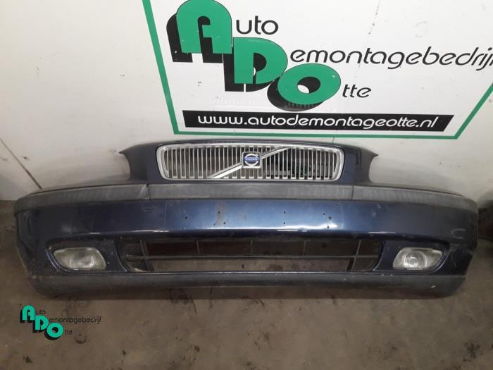 Voorbumper van een Volvo V70 (450-26), Auto-onderdelen, Carrosserie, Bumper, Volvo, Gebruikt, 3 maanden garantie, Ophalen of Verzenden